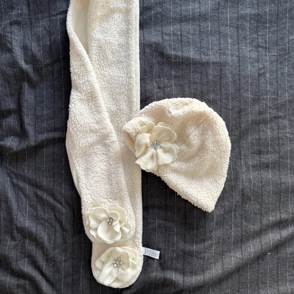 Gap Kids Scarf and Hat Set Flower and Rhinestone Detail One Size
